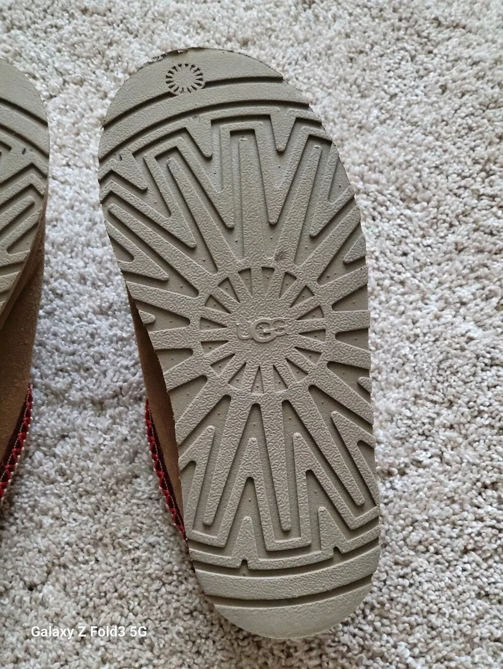 ❤️EUC❤️ UGG Girls Tasman II Chestnut Slippers with Red Trim